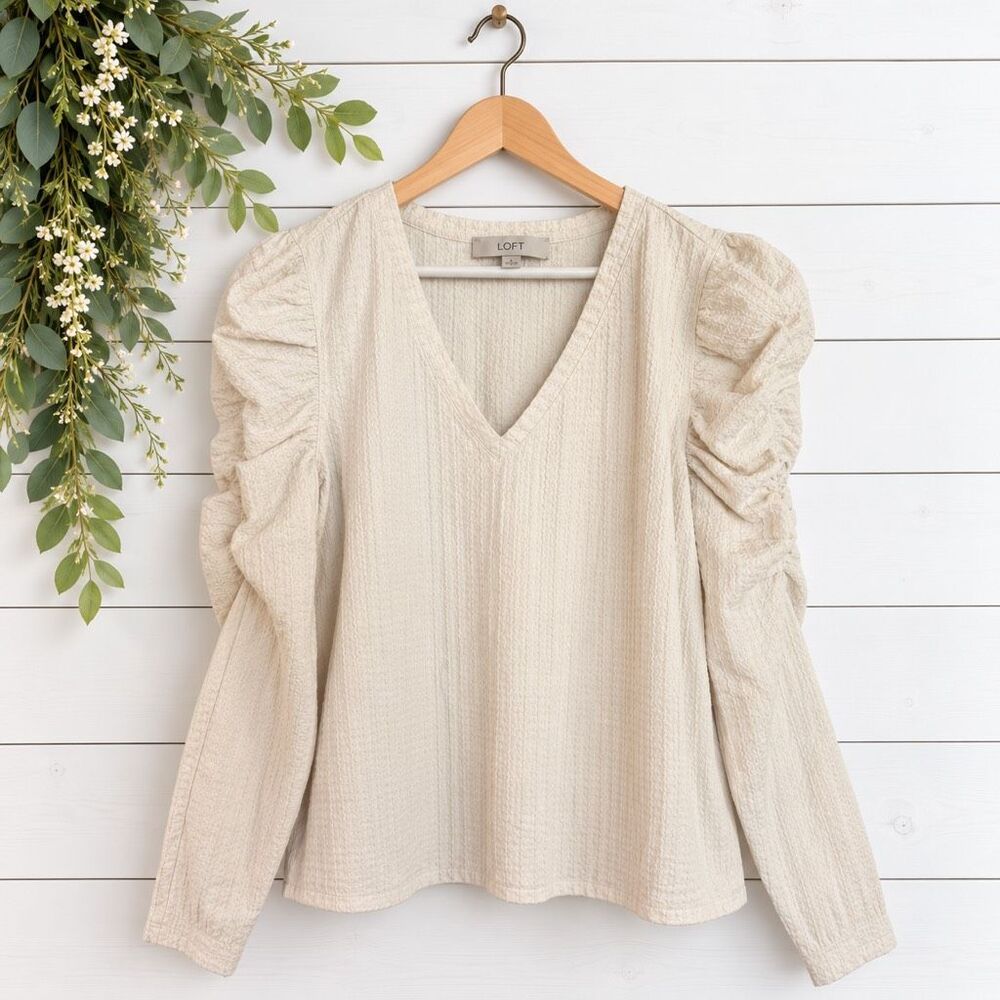 Loft vneck ruched puff sleeve vneck blouse size small